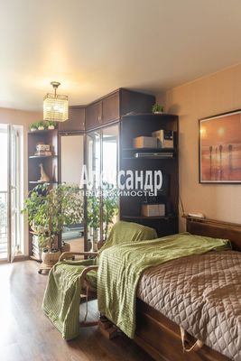 Продам трехкомнатную (3-комн.) квартиру, Комендантский пр-кт, 34к1Б, Санкт-Петербург г