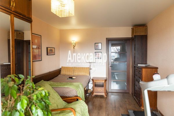 Продам трехкомнатную (3-комн.) квартиру, Комендантский пр-кт, 34к1Б, Санкт-Петербург г