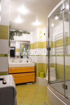 Продам трехкомнатную (3-комн.) квартиру, Комендантский пр-кт, 34к1Б, Санкт-Петербург г