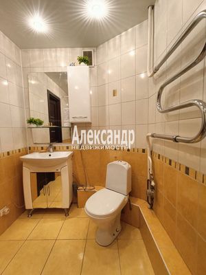 Продам трехкомнатную (3-комн.) квартиру, Комендантский пр-кт, 34к1Б, Санкт-Петербург г