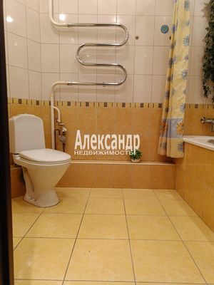 Продам трехкомнатную (3-комн.) квартиру, Комендантский пр-кт, 34к1Б, Санкт-Петербург г