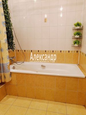 Продам трехкомнатную (3-комн.) квартиру, Комендантский пр-кт, 34к1Б, Санкт-Петербург г