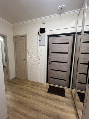 Продам двухкомнатную (2-комн.) квартиру, Лавриненко ул, 13к3, Москва г