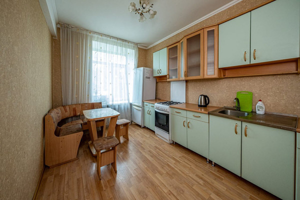 Продам двухкомнатную (2-комн.) квартиру, Карла Маркса ул, 43, Ишим г