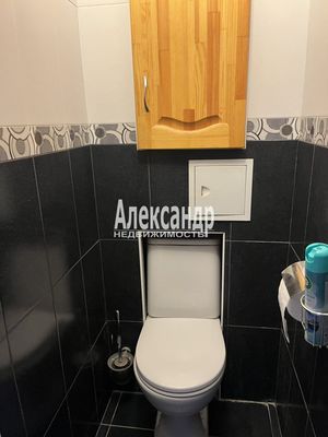 Продам трехкомнатную (3-комн.) квартиру, Шлиссельбургский пр-кт, 12к1, Санкт-Петербург г