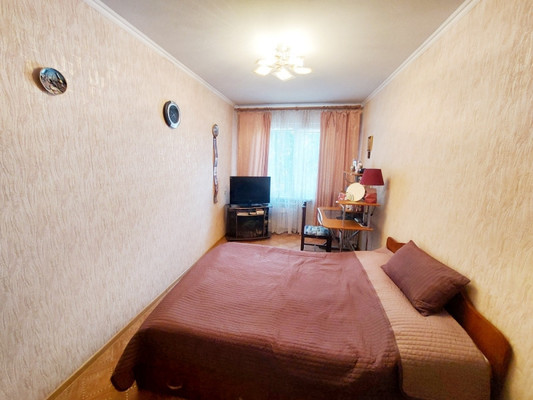 Продам трехкомнатную (3-комн.) квартиру, Ботаническая ул, 13, Казань г