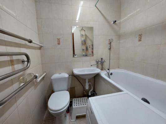 Продам трехкомнатную (3-комн.) квартиру, Ботаническая ул, 13, Казань г