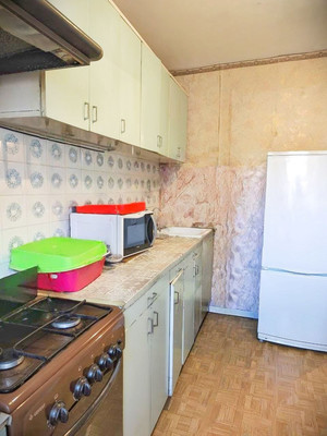 Продам трехкомнатную (3-комн.) квартиру, Коммунистическая ул, 18, Сыктывкар г