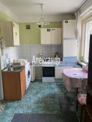 Продам многокомнатную квартиру, Комендантский пр-кт, 16к2, Санкт-Петербург г
