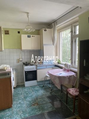 Продам многокомнатную квартиру, Комендантский пр-кт, 16к2, Санкт-Петербург г
