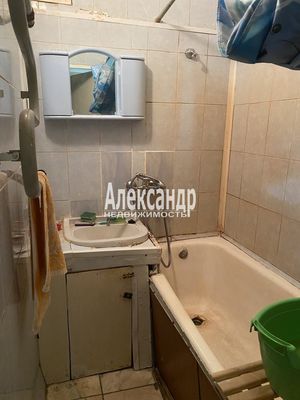 Продам многокомнатную квартиру, Комендантский пр-кт, 16к2, Санкт-Петербург г