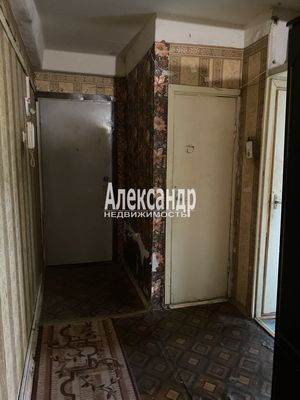 Продам многокомнатную квартиру, Комендантский пр-кт, 16к2, Санкт-Петербург г