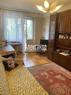 Продам многокомнатную квартиру, Комендантский пр-кт, 16к2, Санкт-Петербург г