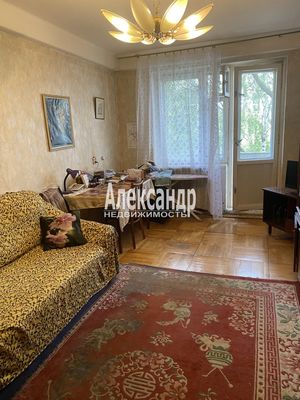 Продам многокомнатную квартиру, Комендантский пр-кт, 16к2, Санкт-Петербург г