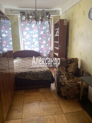 Продам многокомнатную квартиру, Комендантский пр-кт, 16к2, Санкт-Петербург г