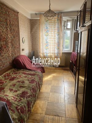 Продам многокомнатную квартиру, Комендантский пр-кт, 16к2, Санкт-Петербург г