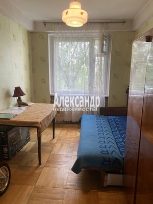 Продам многокомнатную квартиру, Комендантский пр-кт, 16к2, Санкт-Петербург г