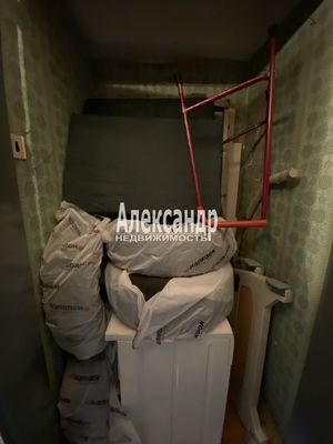 Продам многокомнатную квартиру, Комендантский пр-кт, 16к2, Санкт-Петербург г