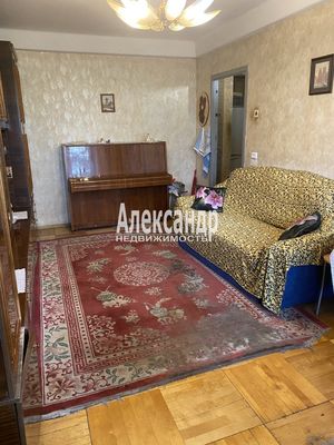 Продам многокомнатную квартиру, Комендантский пр-кт, 16к2, Санкт-Петербург г