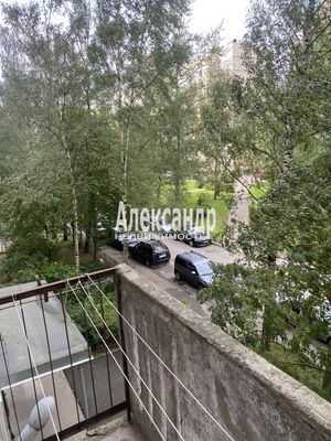 Продам многокомнатную квартиру, Комендантский пр-кт, 16к2, Санкт-Петербург г