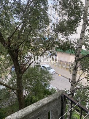 Продам многокомнатную квартиру, Комендантский пр-кт, 16к2, Санкт-Петербург г