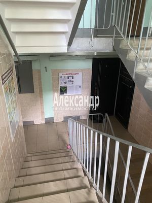 Продам многокомнатную квартиру, Комендантский пр-кт, 16к2, Санкт-Петербург г
