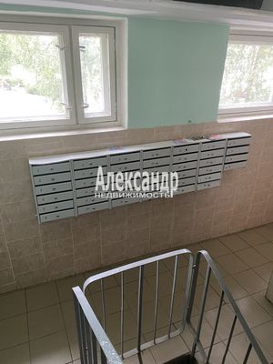 Продам многокомнатную квартиру, Комендантский пр-кт, 16к2, Санкт-Петербург г
