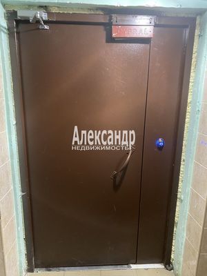Продам многокомнатную квартиру, Комендантский пр-кт, 16к2, Санкт-Петербург г