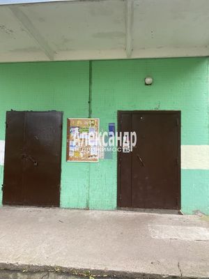 Продам многокомнатную квартиру, Комендантский пр-кт, 16к2, Санкт-Петербург г