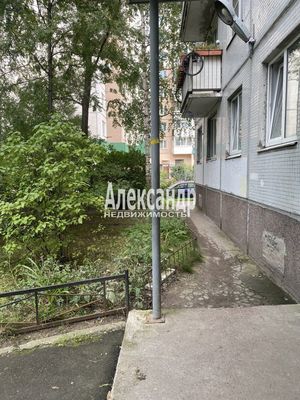 Продам многокомнатную квартиру, Комендантский пр-кт, 16к2, Санкт-Петербург г