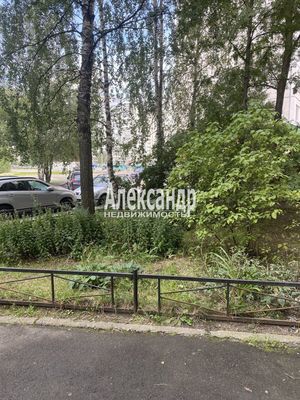 Продам многокомнатную квартиру, Комендантский пр-кт, 16к2, Санкт-Петербург г