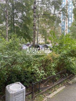 Продам многокомнатную квартиру, Комендантский пр-кт, 16к2, Санкт-Петербург г