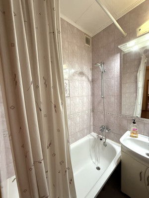 Продам двухкомнатную (2-комн.) квартиру, Героев Сталинграда ул, 27, Симферополь г