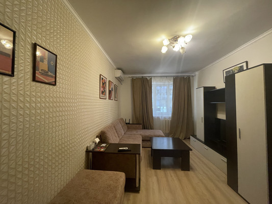 Продам трехкомнатную (3-комн.) квартиру, Киевская ул, 153, Симферополь г