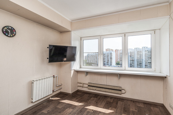 Продам трехкомнатную (3-комн.) квартиру, Ленинский пр-кт, 102, Москва г
