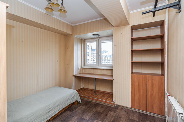 Продам трехкомнатную (3-комн.) квартиру, Ленинский пр-кт, 102, Москва г