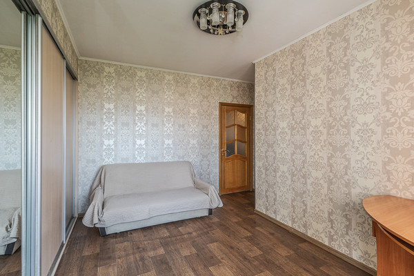 Продам трехкомнатную (3-комн.) квартиру, Ленинский пр-кт, 102, Москва г