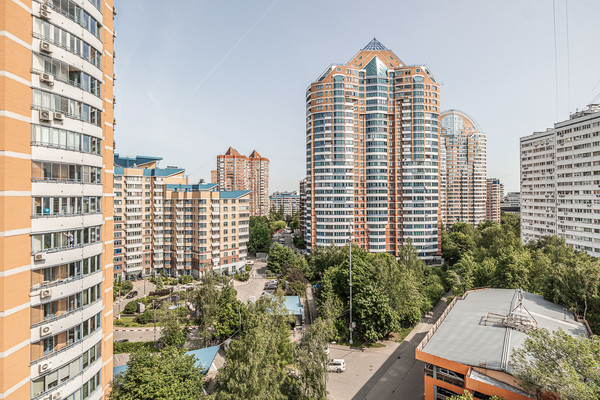 Продам трехкомнатную (3-комн.) квартиру, Ленинский пр-кт, 102, Москва г