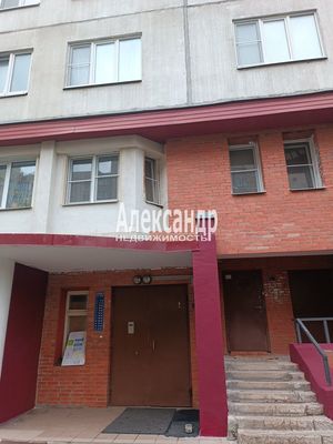 Продам трехкомнатную (3-комн.) квартиру, Савушкина ул, 115к4, Санкт-Петербург г