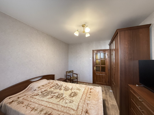 Продам трехкомнатную (3-комн.) квартиру, 60 лет Октября ул, 28/80, Симферополь г