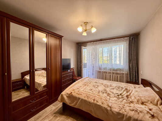 Продам трехкомнатную (3-комн.) квартиру, 60 лет Октября ул, 28/80, Симферополь г