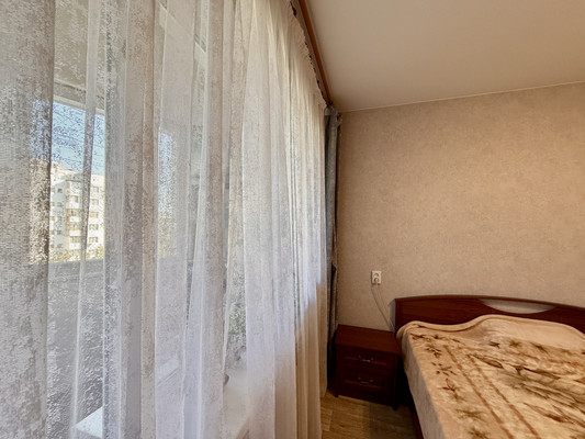 Продам трехкомнатную (3-комн.) квартиру, 60 лет Октября ул, 28/80, Симферополь г