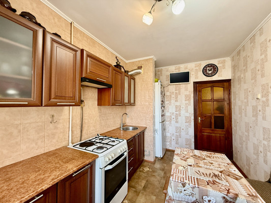 Продам трехкомнатную (3-комн.) квартиру, 60 лет Октября ул, 28/80, Симферополь г