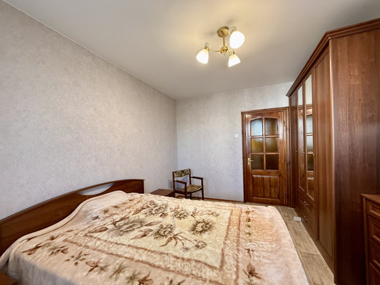 Продам трехкомнатную (3-комн.) квартиру, 60 лет Октября ул, 28/80, Симферополь г