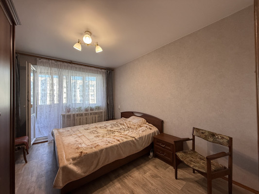 Продам трехкомнатную (3-комн.) квартиру, 60 лет Октября ул, 28/80, Симферополь г