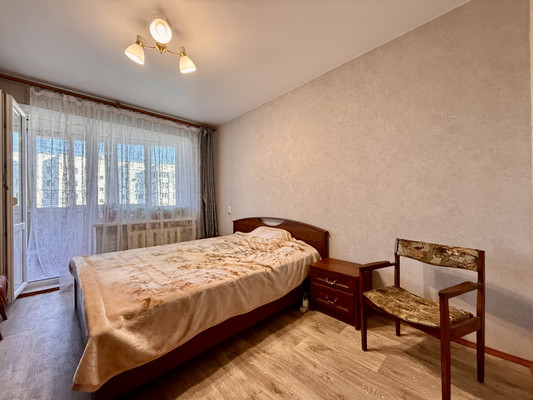 Продам трехкомнатную (3-комн.) квартиру, 60 лет Октября ул, 28/80, Симферополь г