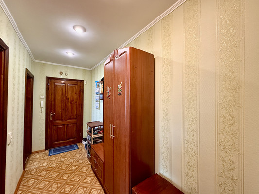 Продам трехкомнатную (3-комн.) квартиру, 60 лет Октября ул, 28/80, Симферополь г