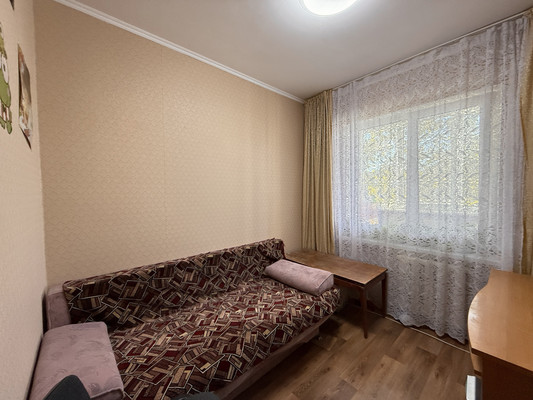 Продам трехкомнатную (3-комн.) квартиру, 60 лет Октября ул, 28/80, Симферополь г