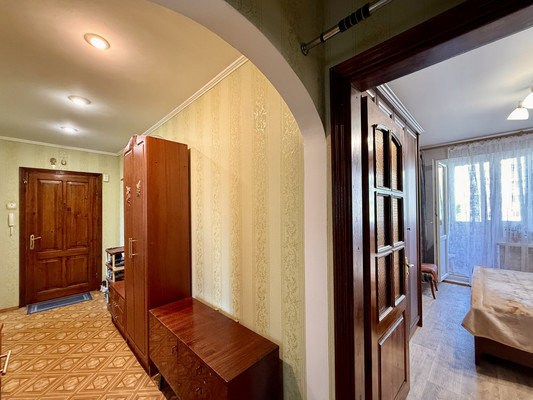 Продам трехкомнатную (3-комн.) квартиру, 60 лет Октября ул, 28/80, Симферополь г