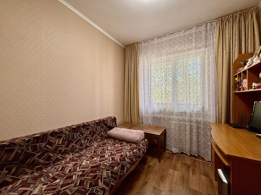 Продам трехкомнатную (3-комн.) квартиру, 60 лет Октября ул, 28/80, Симферополь г